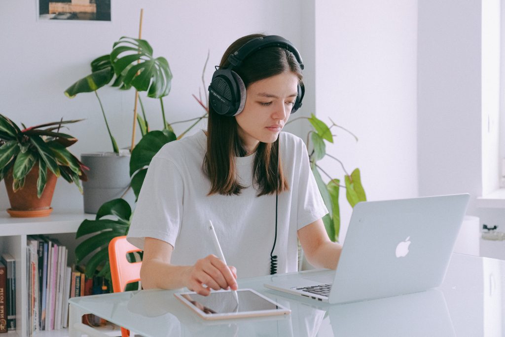 Qlik Virtual Training - Working from Home Desk